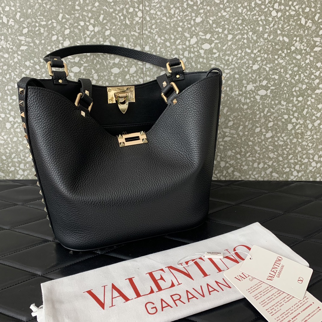 Valentino Garavani Rockstud Shoulder Bag in Black Grainy Calfskin